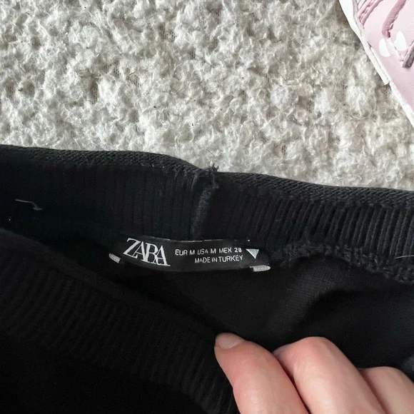 Zara Black Short Sleeve Tee - Picture 2 of 2